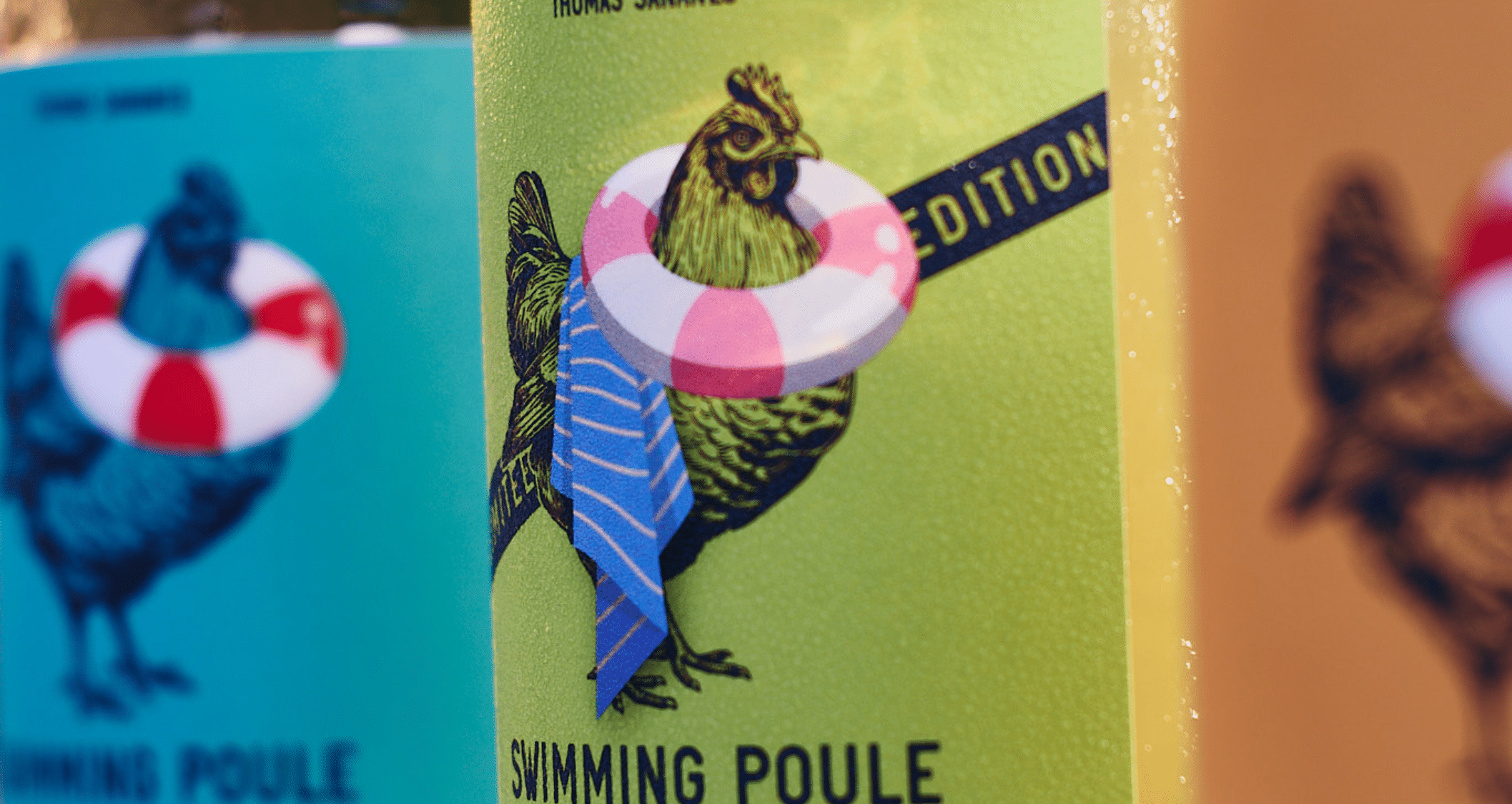 Étiquettes colorées de boisson avec poule nageuse